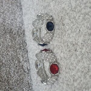Stretch band bracelet in red or blue